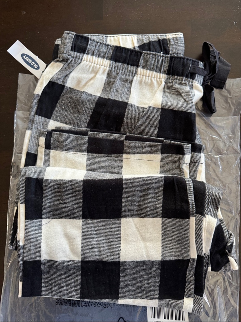 Old Navy women’s Black and White Buffalo Check Lounge Pants